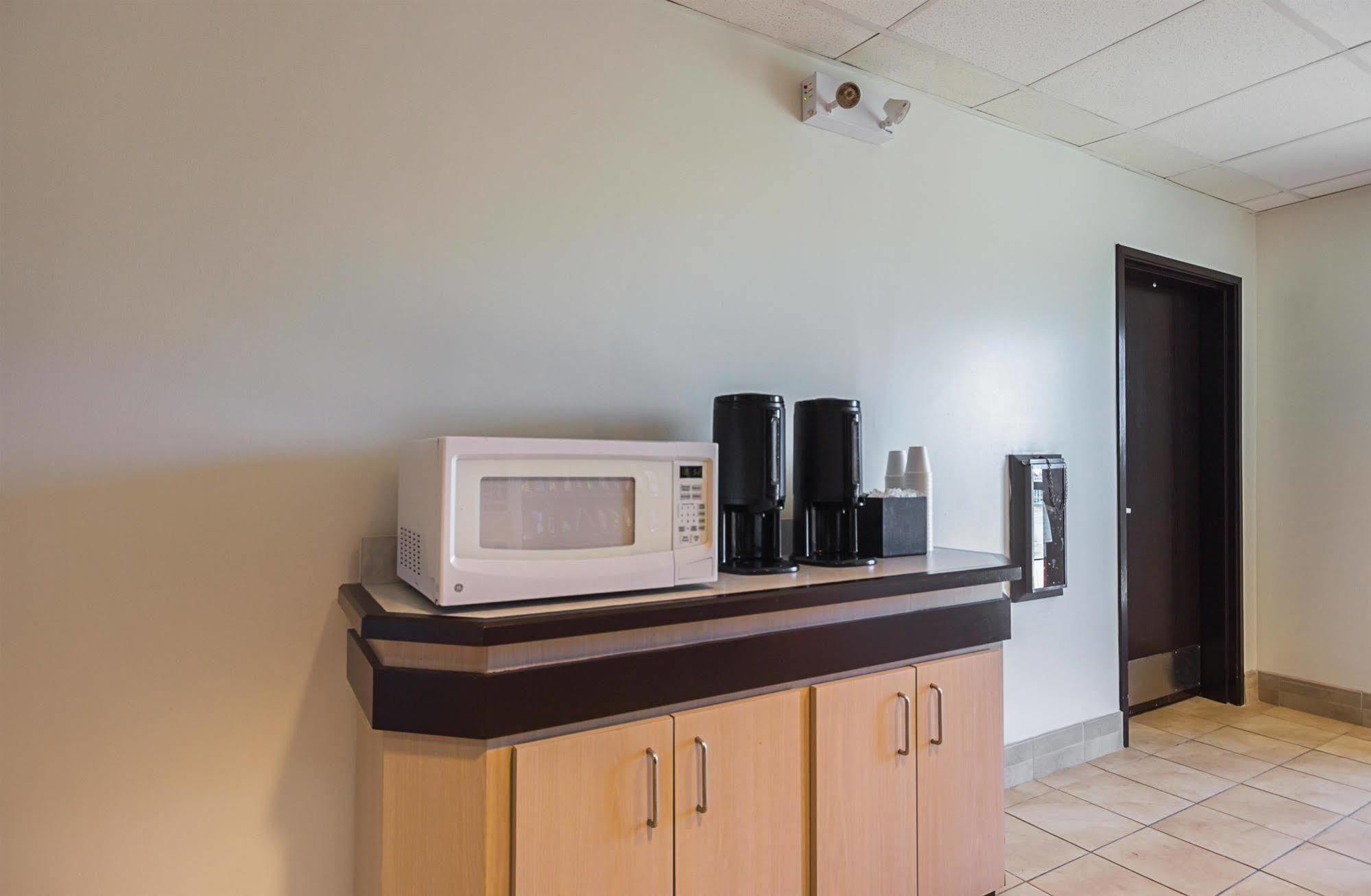 Motel 6-Whitby, On - Toronto East Extérieur photo