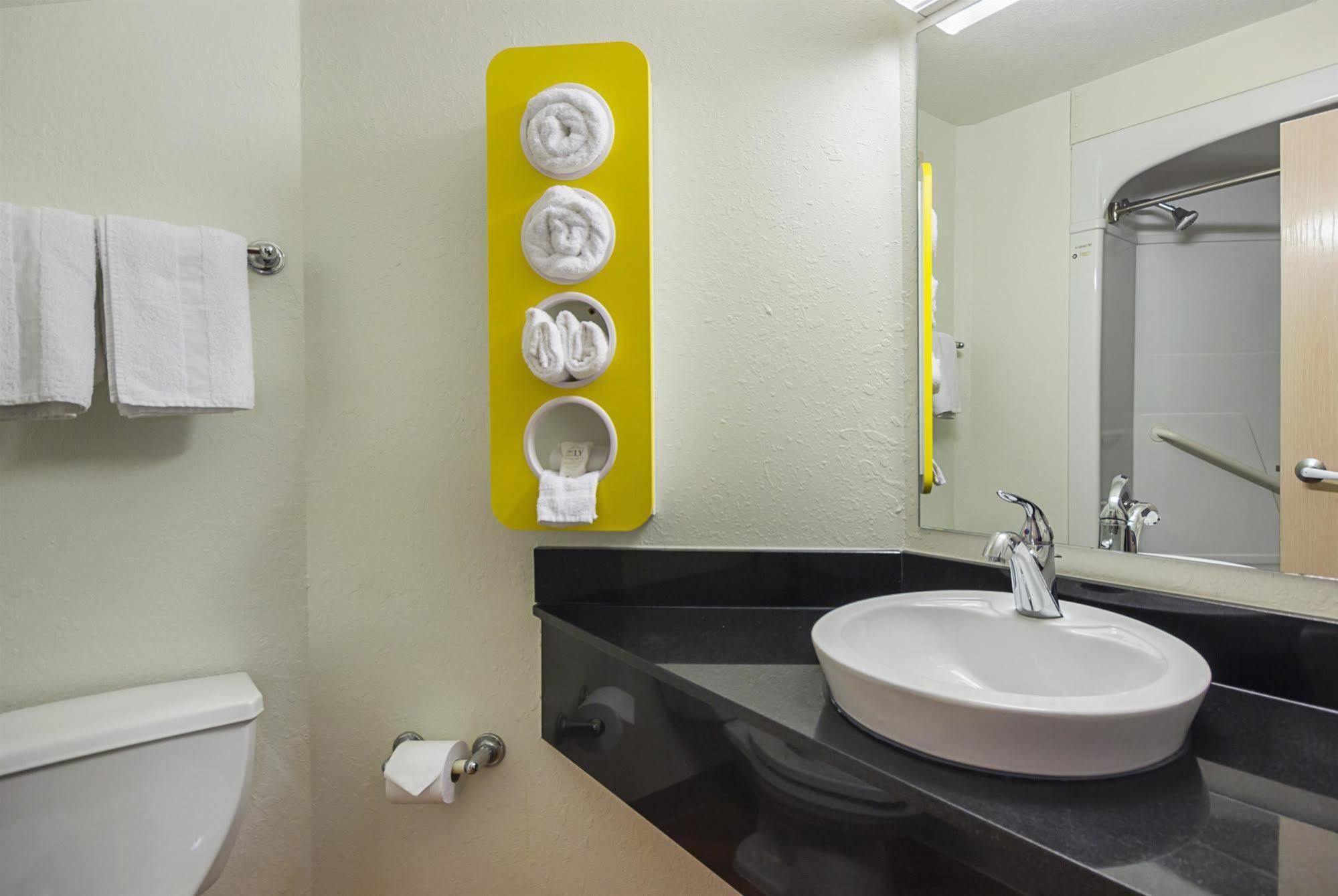 Motel 6-Whitby, On - Toronto East Extérieur photo