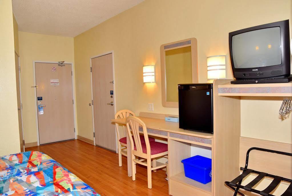 Motel 6-Whitby, On - Toronto East Extérieur photo
