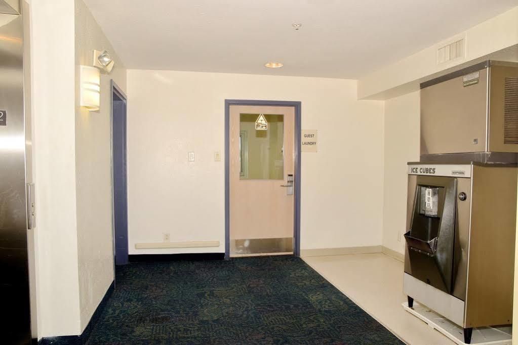 Motel 6-Whitby, On - Toronto East Extérieur photo