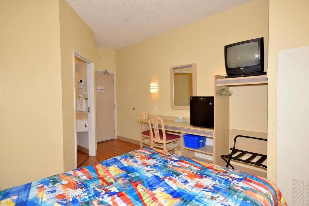 Motel 6-Whitby, On - Toronto East Extérieur photo